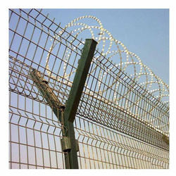 La clôture de sécurité dans les aéroports de taille du courrier 2.5m de Y saupoudrent l'anti montée de barbelé enduit de rasoir
