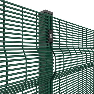 Le PVC rouge blanc vert a enduit 3D le fil soudé Mesh Fence 2.4mx3m
